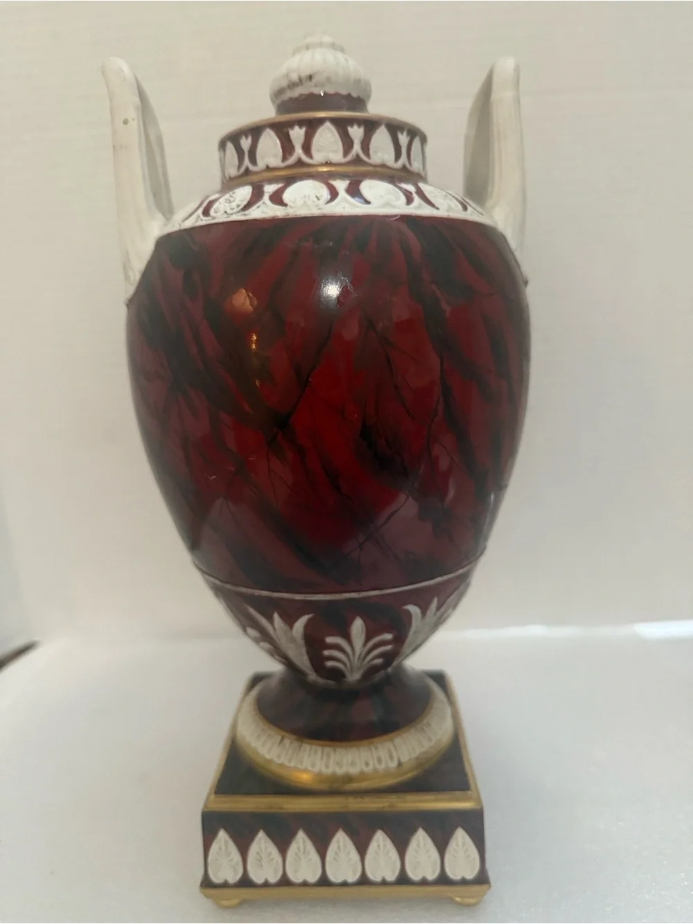 Elegant Marble-Effect Red Decorative Urn with White Accents